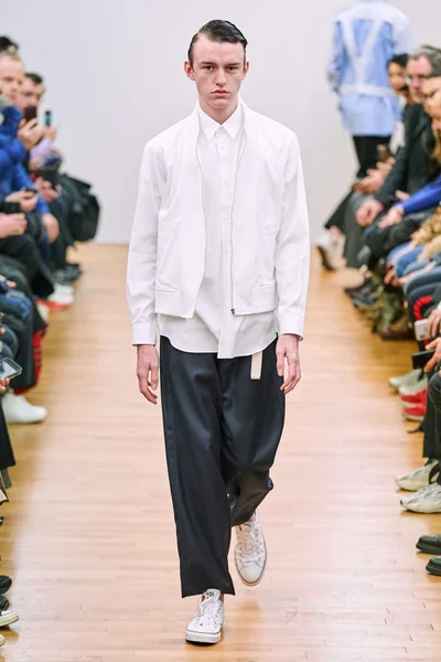Look 16